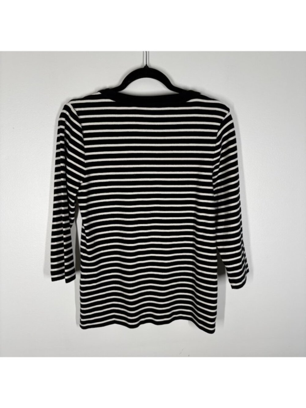 Chicos Sz 1 US M Black White 3/4 Sleeve Zenergy Ribbed Striped Henley Tee NWT - Picture 12 of 12